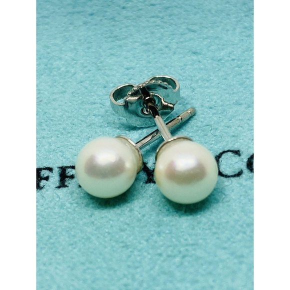 Tiffany & Co. Signature Pearl Stud Earrings 6MMAkoya 18k White GoldREAD